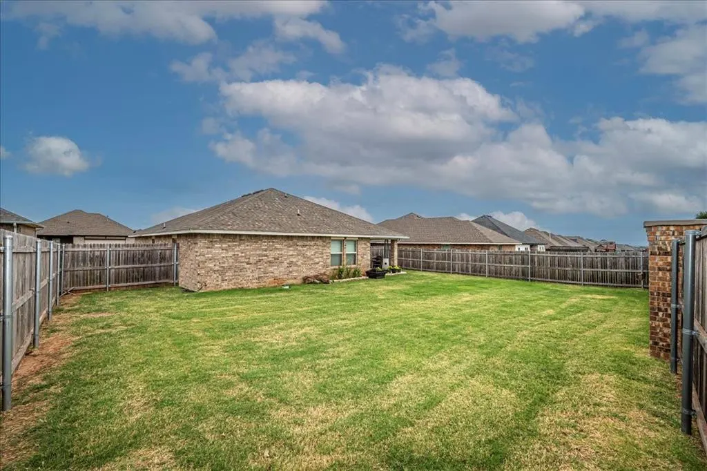 Photo 30 — 10300 Glover River Drive, Yukon, OK 73099