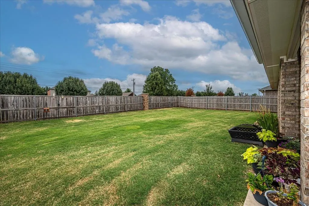 Photo 32 — 10300 Glover River Drive, Yukon, OK 73099