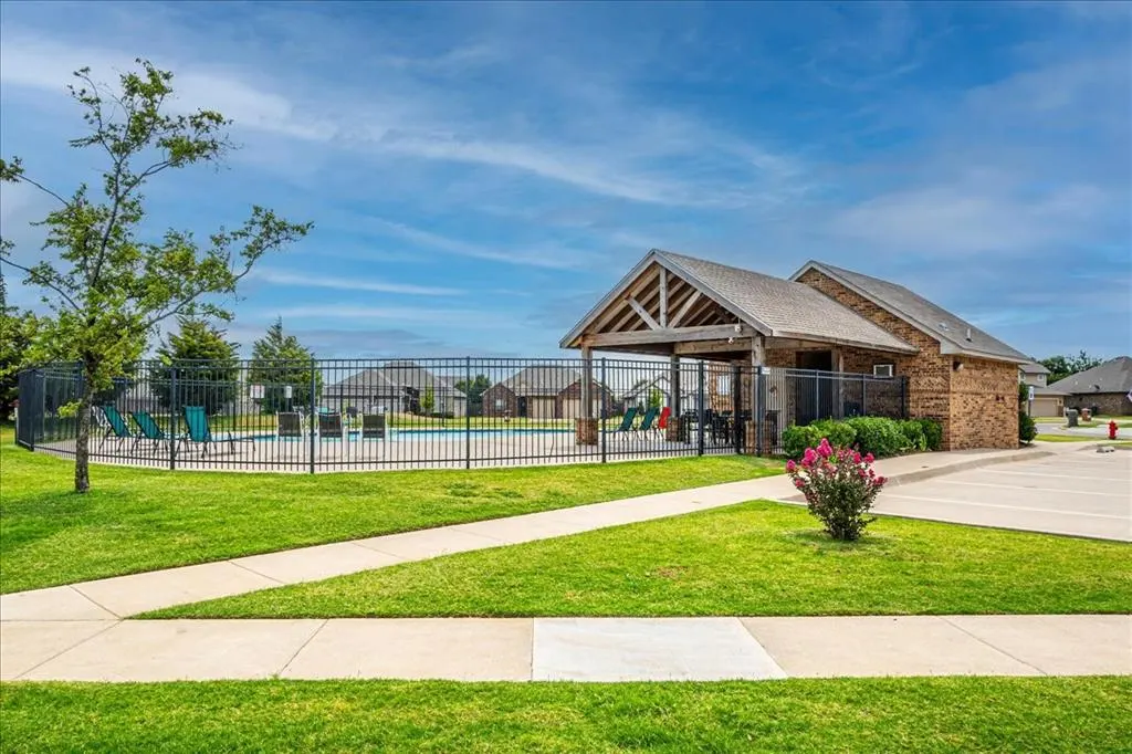 Photo 36 — 10300 Glover River Drive, Yukon, OK 73099