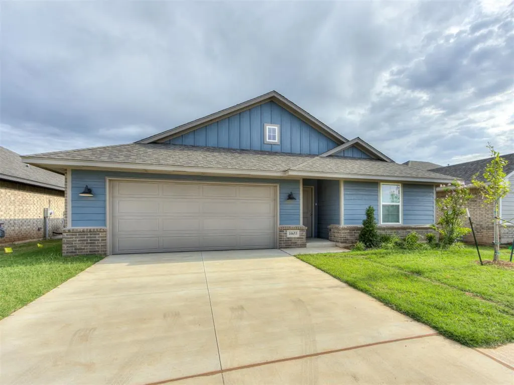Photo 2 — 10653 SW 18th Street, Yukon, OK 73099