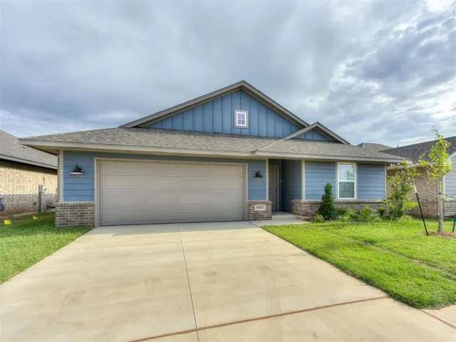 Photo 2 — 10653 SW 18th Street, Yukon, OK 73099