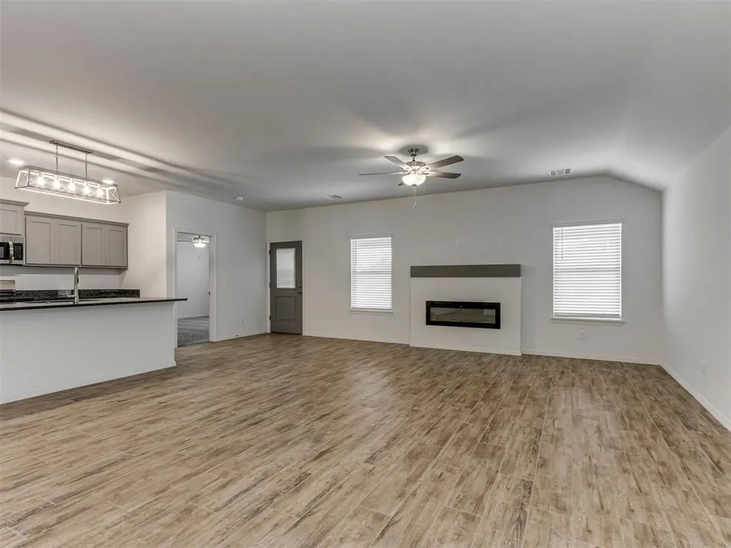 Photo 7 — 10653 SW 18th Street, Yukon, OK 73099
