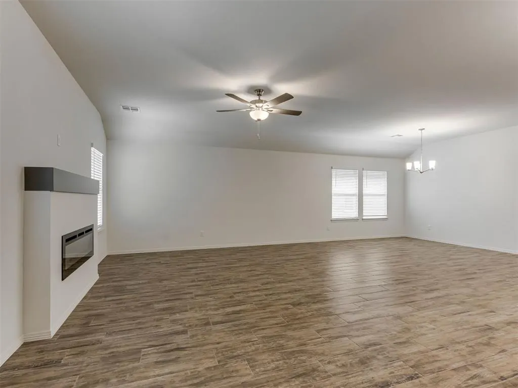 Photo 8 — 10653 SW 18th Street, Yukon, OK 73099