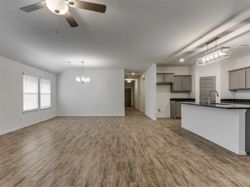 Photo 9 — 10653 SW 18th Street, Yukon, OK 73099