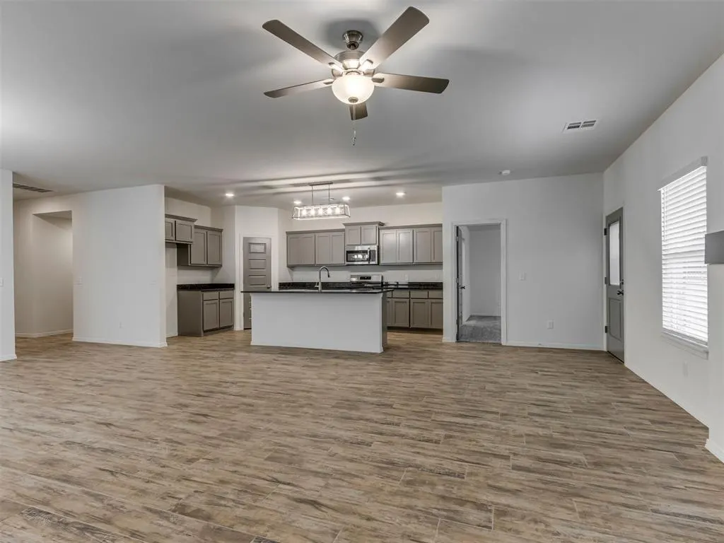 Photo 10 — 10653 SW 18th Street, Yukon, OK 73099
