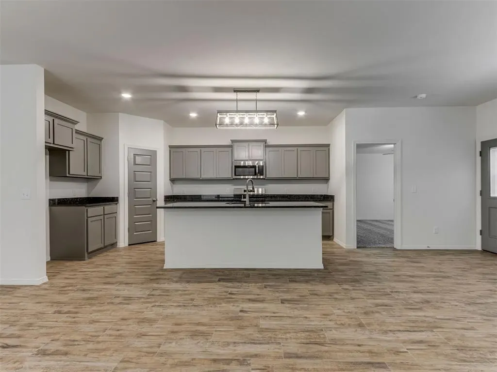 Photo 11 — 10653 SW 18th Street, Yukon, OK 73099