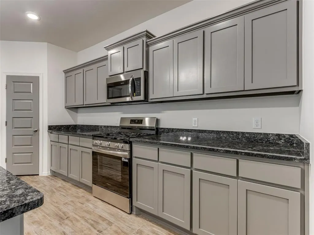 Photo 13 — 10653 SW 18th Street, Yukon, OK 73099