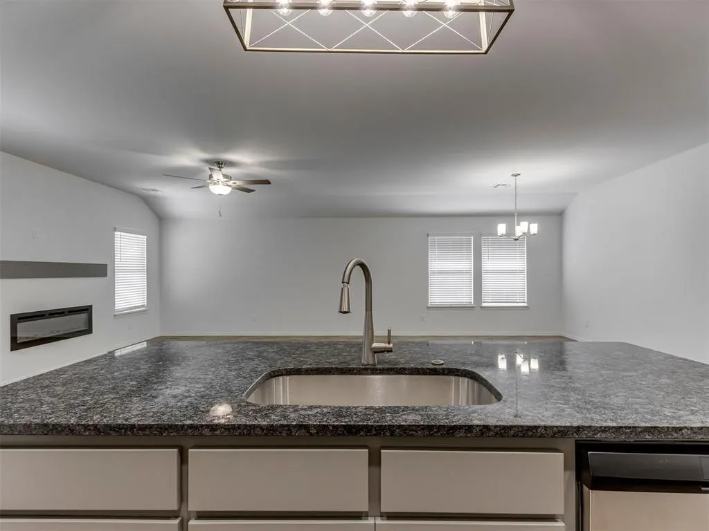 Photo 15 — 10653 SW 18th Street, Yukon, OK 73099