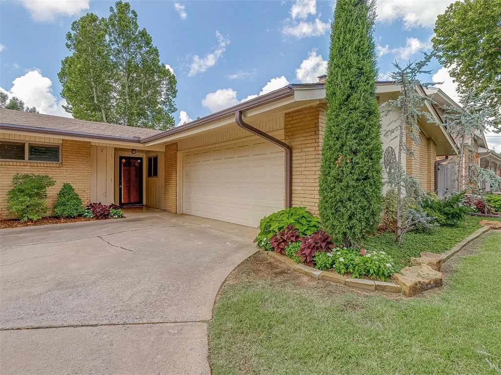 Photo 2 — 5012 NW 62nd Terrace, Oklahoma City, OK 73122