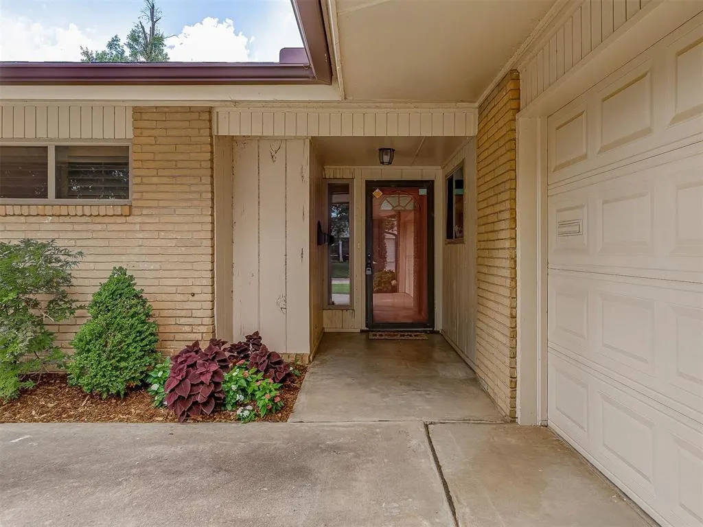 Photo 3 — 5012 NW 62nd Terrace, Oklahoma City, OK 73122