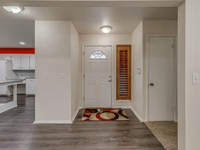 Photo 4 — 5012 NW 62nd Terrace, Oklahoma City, OK 73122