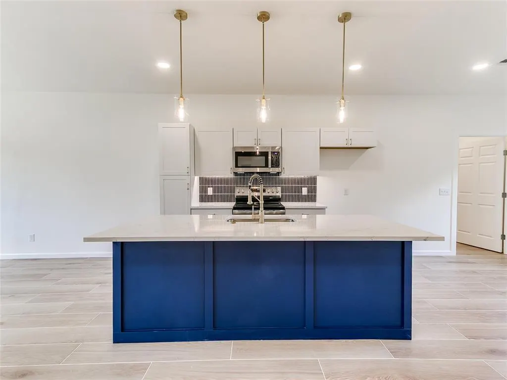Photo 3 — 9717 NE 10th Street, Oklahoma City, OK 73130