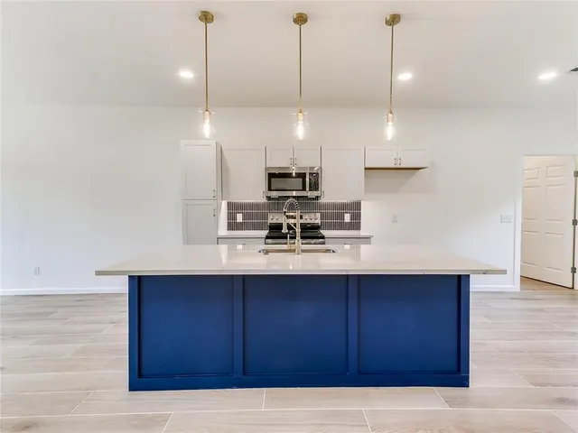Photo 3 — 9717 NE 10th Street, Oklahoma City, OK 73130