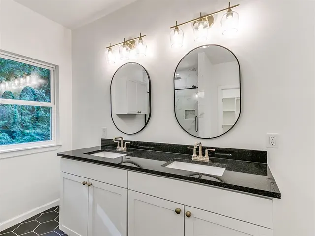 Photo 4 — 9717 NE 10th Street, Oklahoma City, OK 73130
