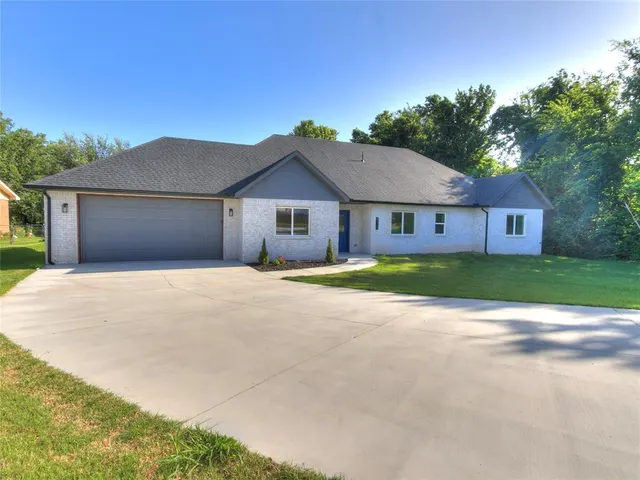 Photo 5 — 9717 NE 10th Street, Oklahoma City, OK 73130