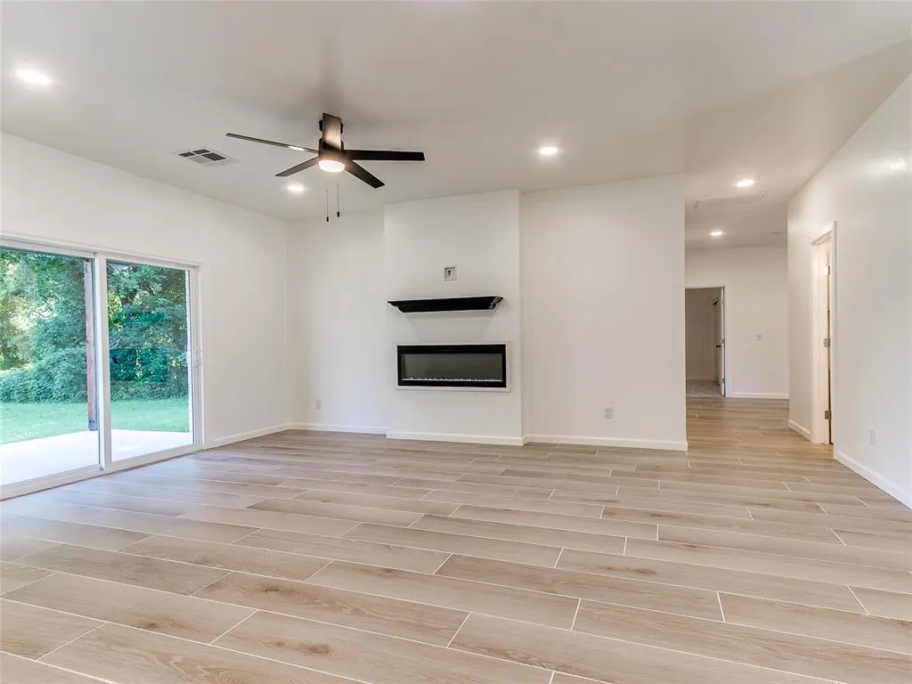 Photo 12 — 9717 NE 10th Street, Oklahoma City, OK 73130