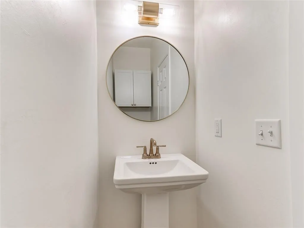 Photo 14 — 9717 NE 10th Street, Oklahoma City, OK 73130