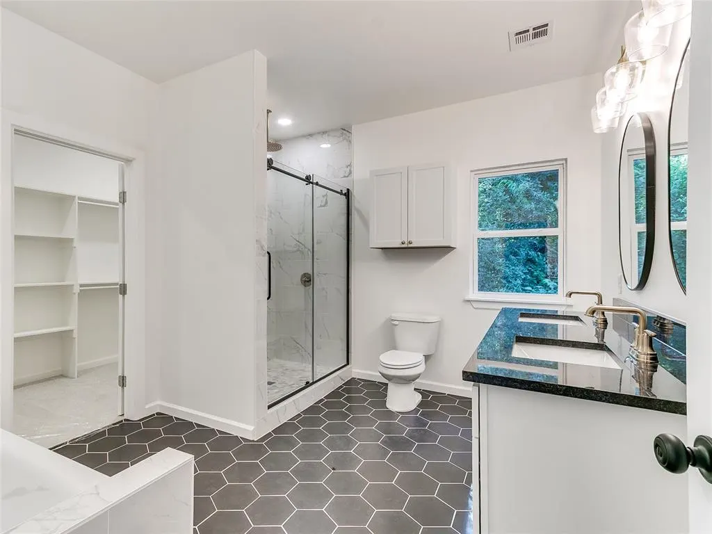 Photo 24 — 9717 NE 10th Street, Oklahoma City, OK 73130