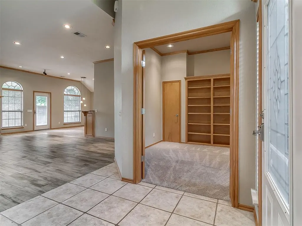 Photo 2 — 906 Renita Way, Oklahoma City, OK 73160