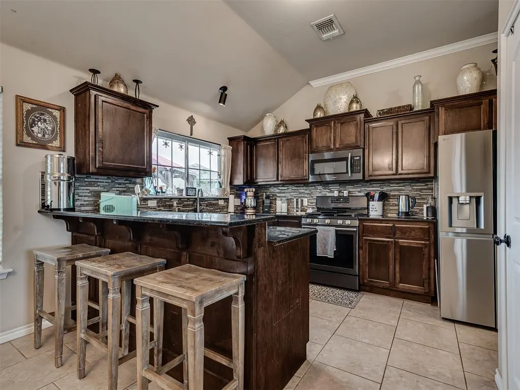 Photo 9 — 2108 Manderly Court, Norman, OK 73026