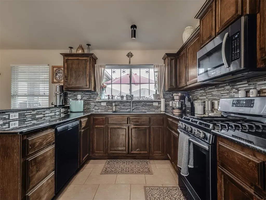 Photo 10 — 2108 Manderly Court, Norman, OK 73026