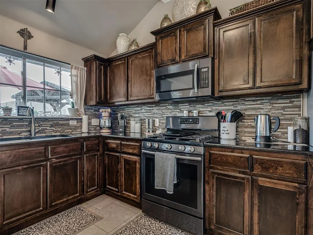 Photo 11 — 2108 Manderly Court, Norman, OK 73026
