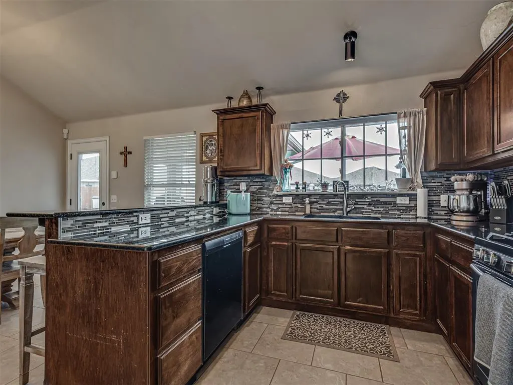 Photo 12 — 2108 Manderly Court, Norman, OK 73026