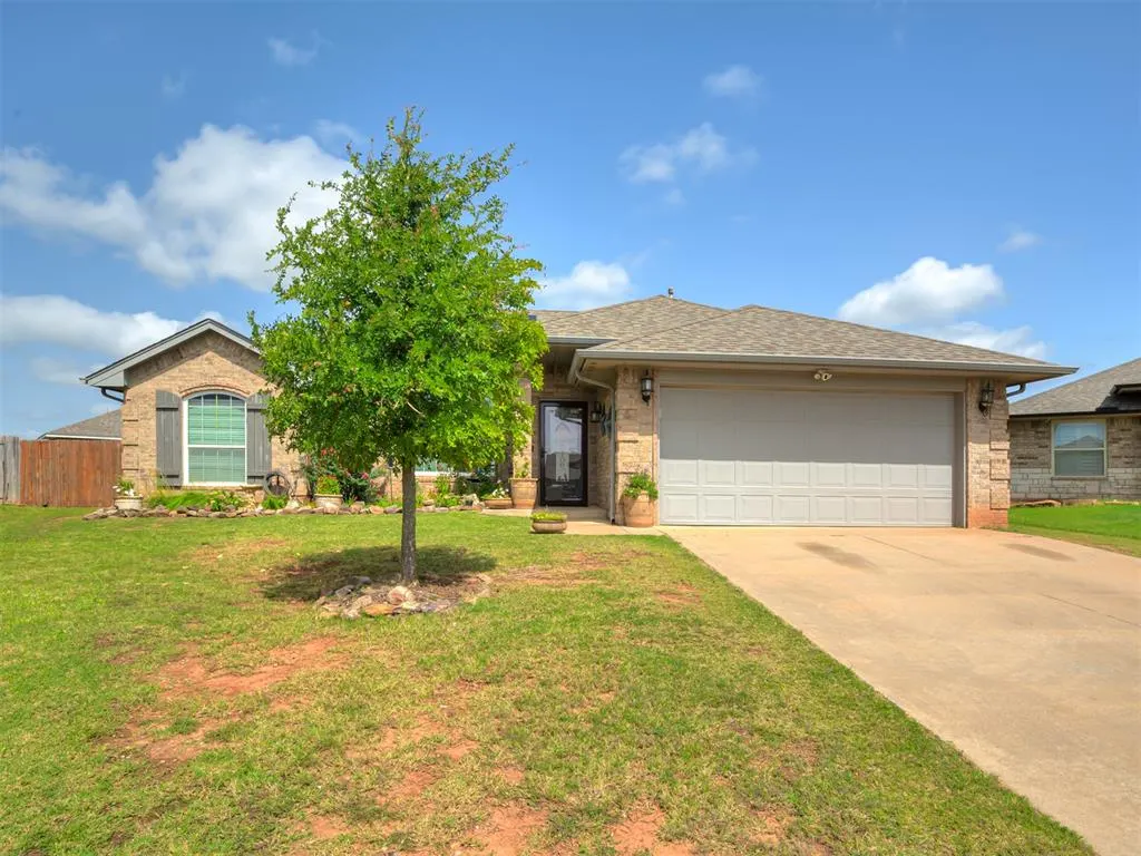 Front exterior — 2108 Manderly Court, Norman, OK 73026