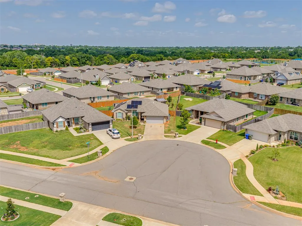 Photo 34 — 2108 Manderly Court, Norman, OK 73026