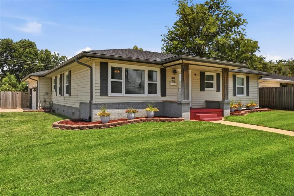 Photo 2 — 1810 Ponca Avenue, Enid, OK 73703