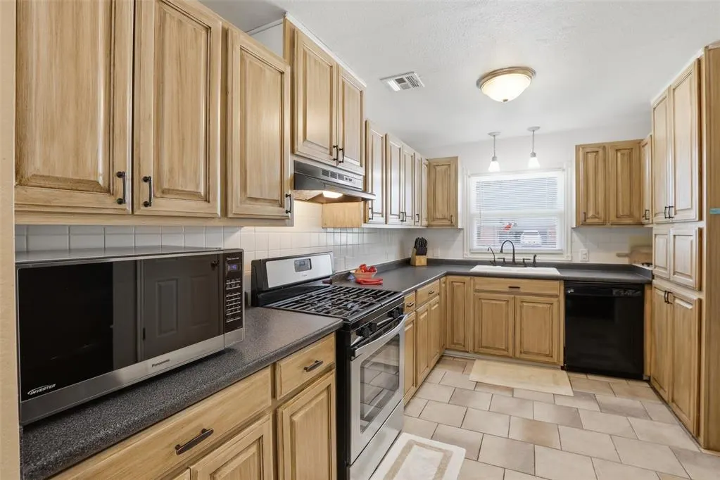 Photo 11 — 1810 Ponca Avenue, Enid, OK 73703