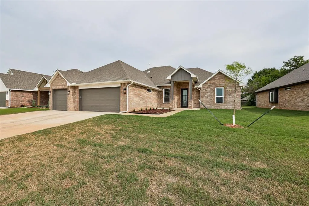 Front exterior — 3014 Pescara Drive, Norman, OK 73071