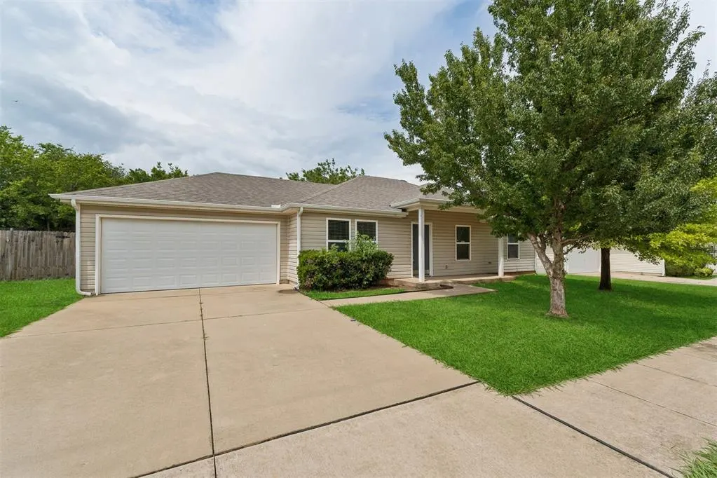 Front exterior — 1817 NW 148th Street, Edmond, OK 73013