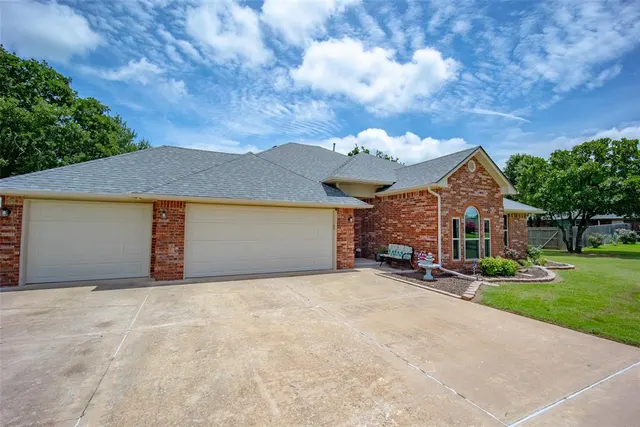Photo 2 — 1322 Houser Lane, Blanchard, OK 73010