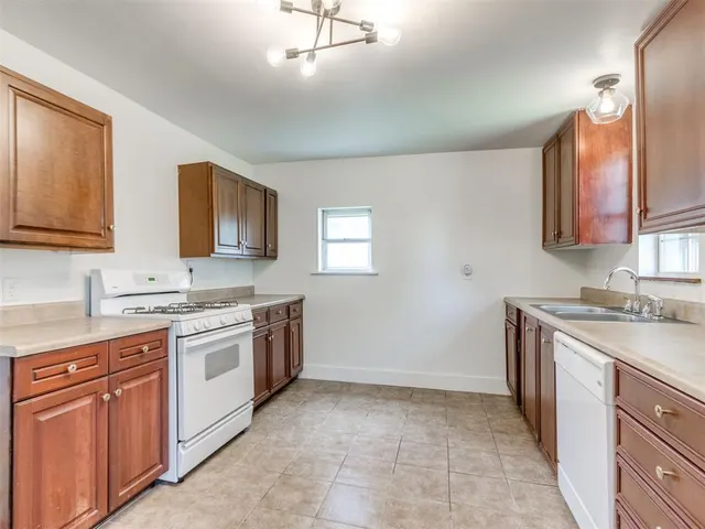 Photo 8 — 425 E Eufaula Street, Norman, OK 73071