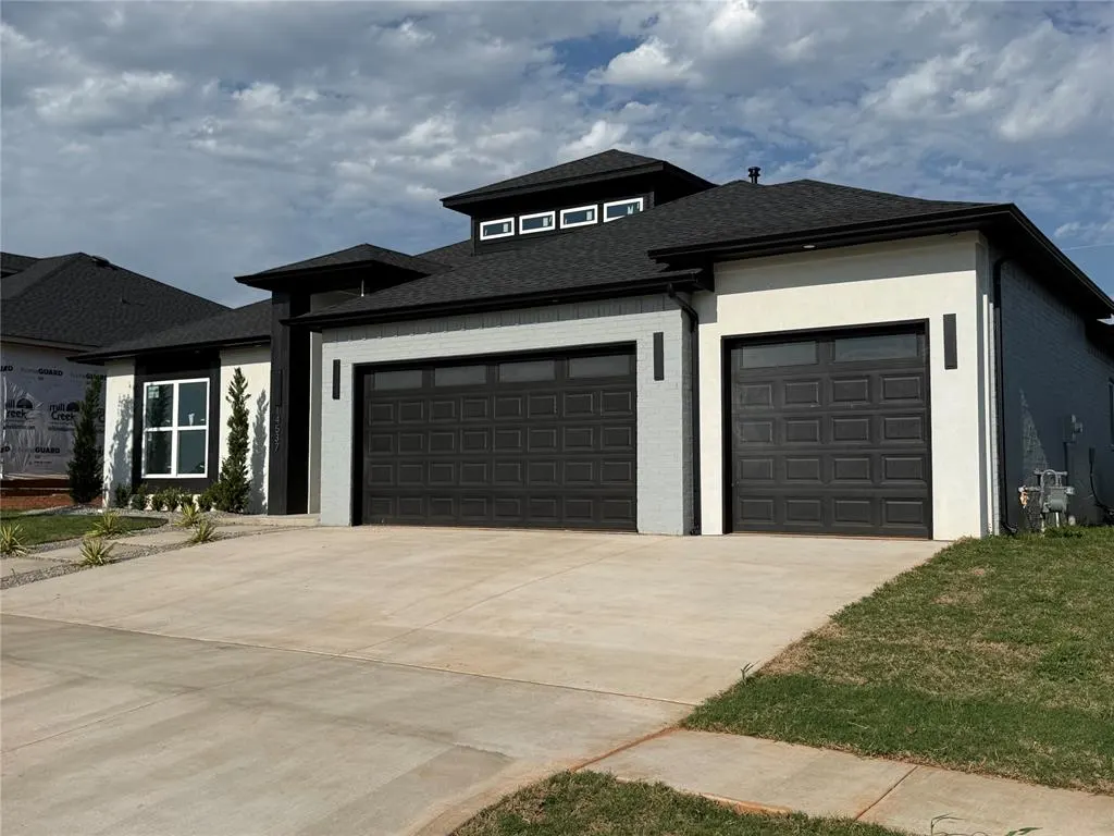 Photo 2 — 14537 Astor Lane, Yukon, OK 73099