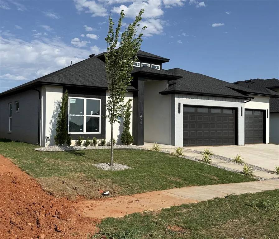 Photo 3 — 14537 Astor Lane, Yukon, OK 73099