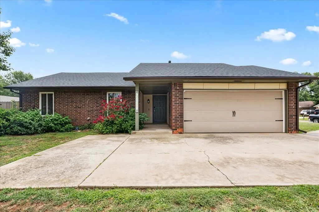 Front exterior — 12337 Rockgate Drive, Yukon, OK 73099