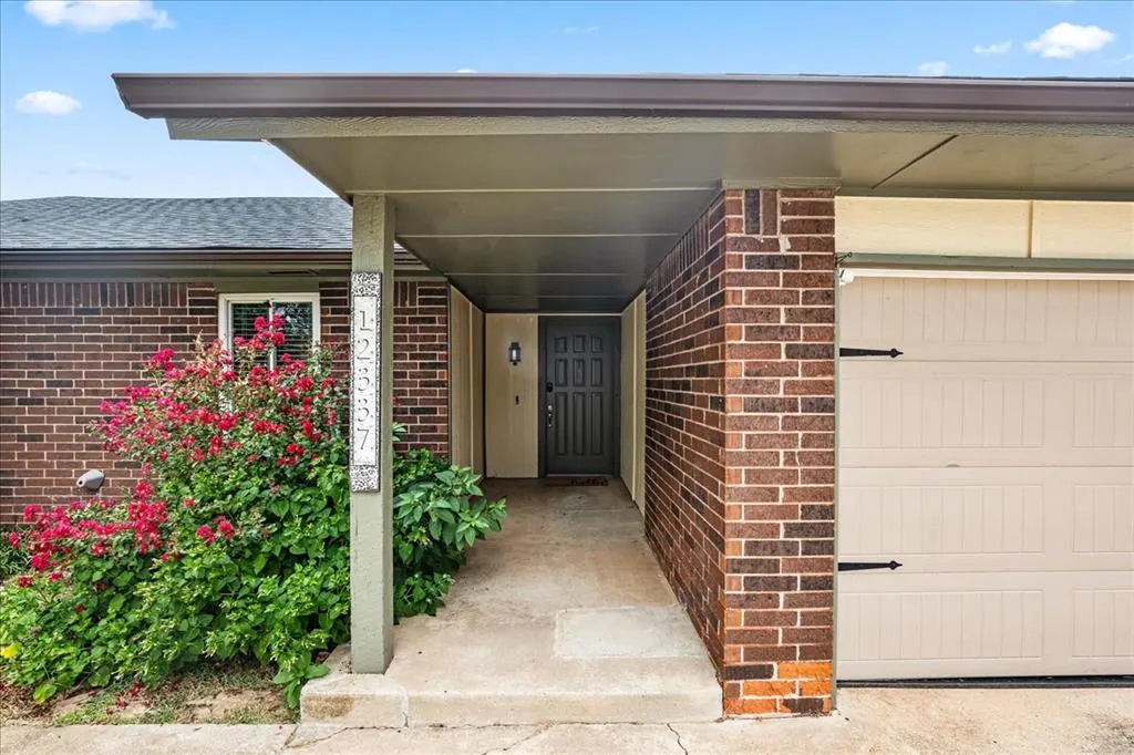 Photo 3 — 12337 Rockgate Drive, Yukon, OK 73099
