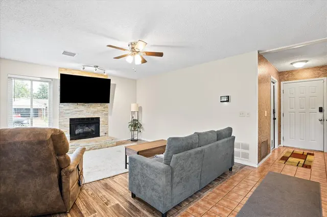 Photo 8 — 12337 Rockgate Drive, Yukon, OK 73099