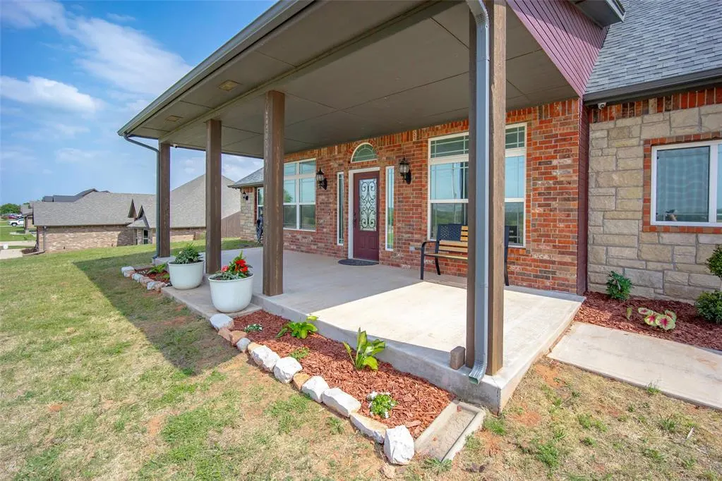 Photo 2 — 2381 County Road 1260, Blanchard, OK 73010