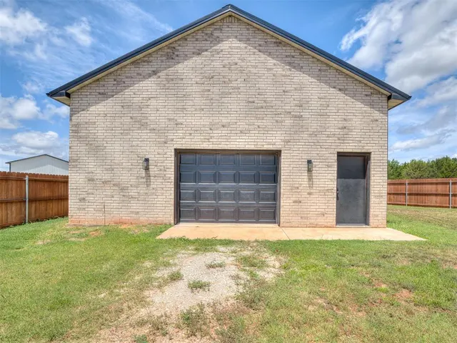 Photo 5 — 1383 S Gabes Court Drive, Mustang, OK 73064