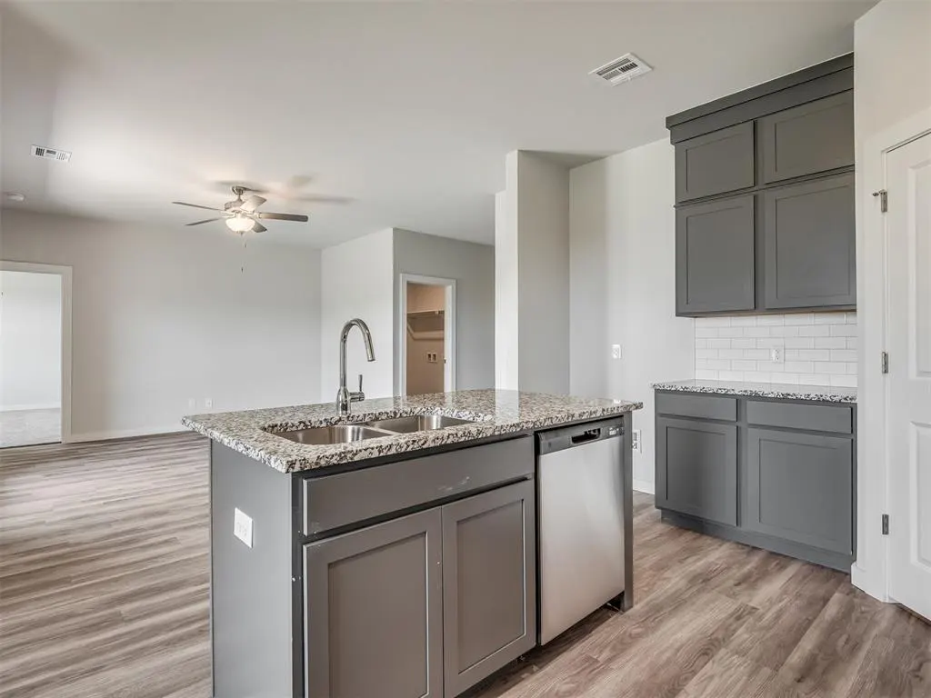 Photo 8 — 5661 Grassland Drive, Guthrie, OK 73044