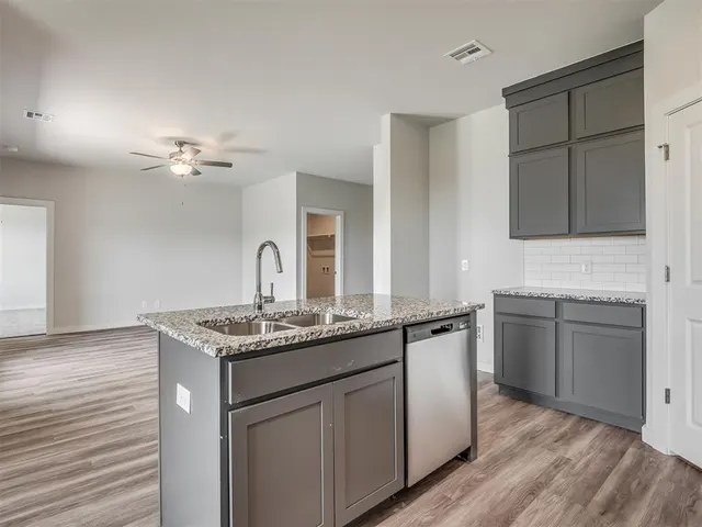Photo 8 — 5661 Grassland Drive, Guthrie, OK 73044
