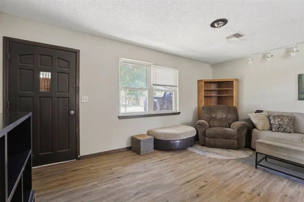 Photo 3 — 2707 County Street 2831 Street, Chickasha, OK 73018