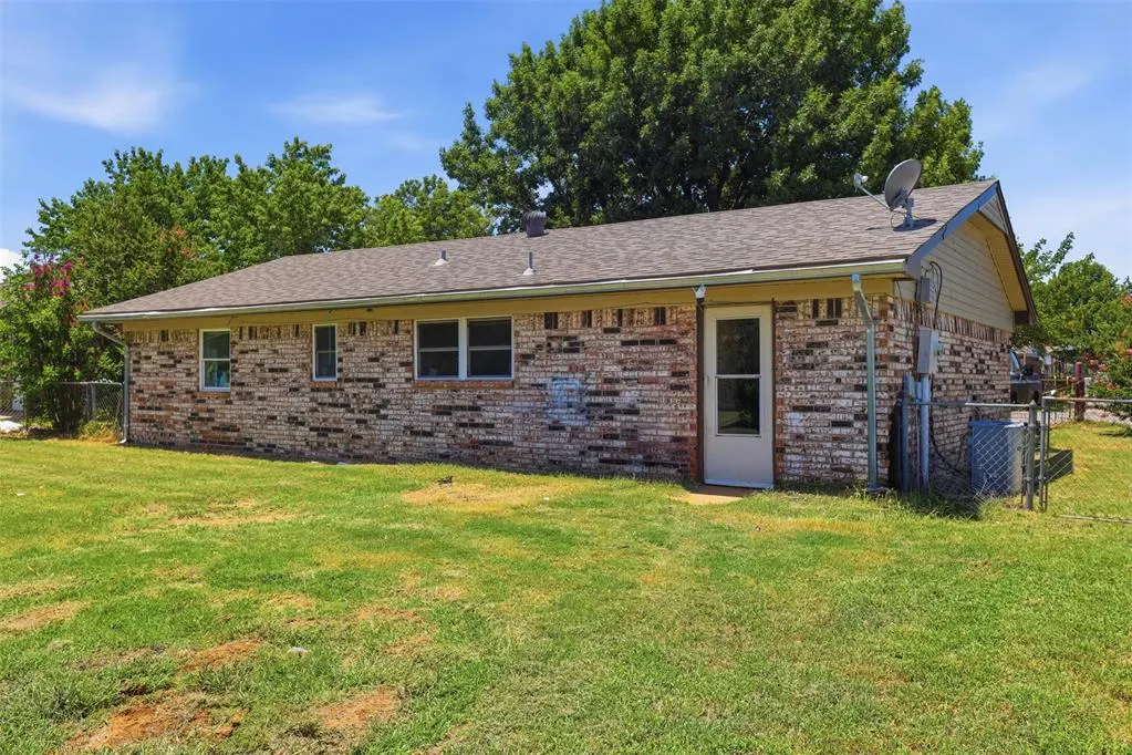 Photo 12 — 2707 County Street 2831 Street, Chickasha, OK 73018