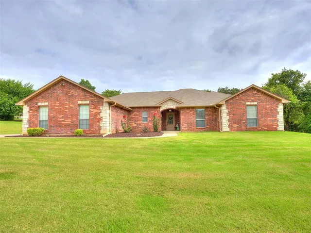 Front exterior — 3222 E Simmons Road, Edmond, OK 73034