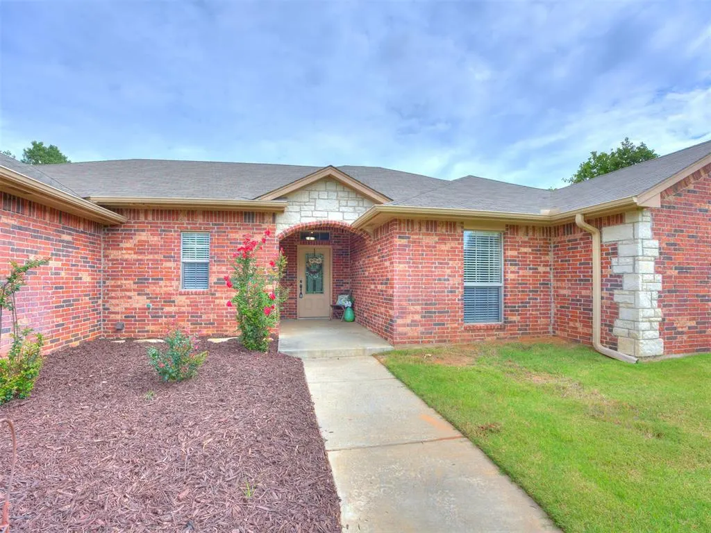 Photo 2 — 3222 E Simmons Road, Edmond, OK 73034