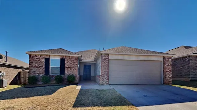 Photo 2 — 9624 High Noon Road, Yukon, OK 73099
