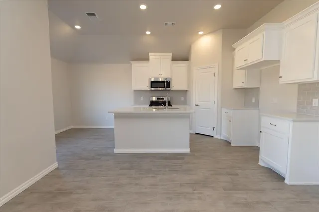 Photo 2 — 12313 SW 30th Street, Yukon, OK 73099